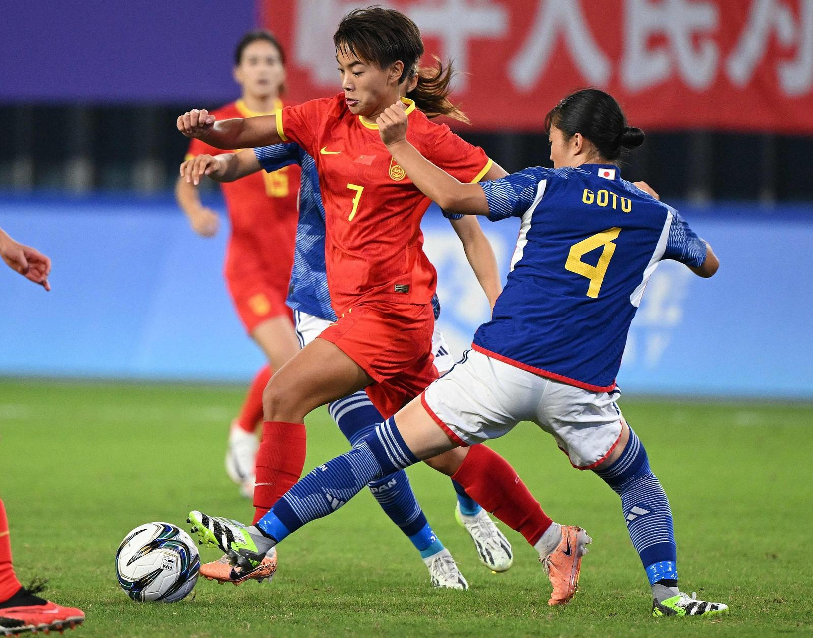 中国女足备战披挂上阵,球迷期待表现优异的简单介绍 中国女足备战披挂上阵,球迷期待表现优异的简单介绍